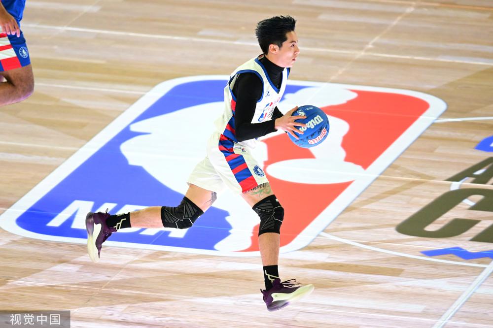 前展示了他 前展示了他